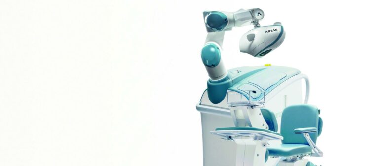 La robótica llega a la implantología capilar