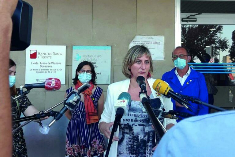 Consellera Vergés: “La societat ha d’interioritzar les mesures, molt senzilles i claus, pel control de la transmissió del virus”
