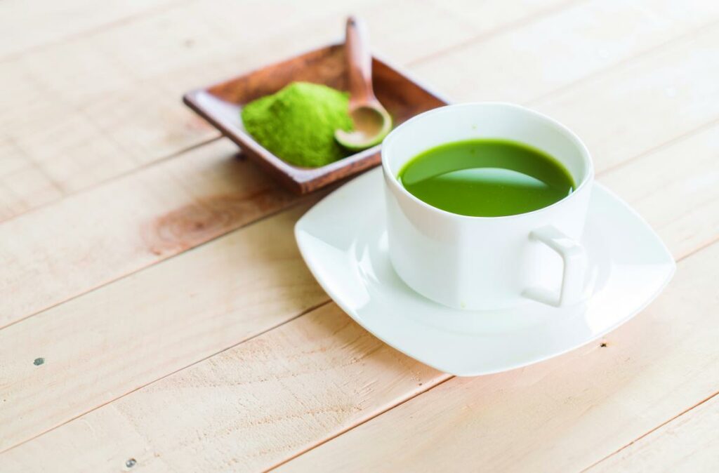 BIENESTAR CON EL TE MATCHA mini hot matcha 1024x674 - BIENESTAR CON EL TE MATCHA