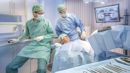 Implants zigomàtics per a pacients amb problema d’os
