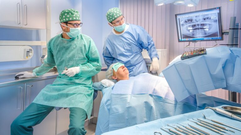 Implants dentals: 7 coses que has de saber