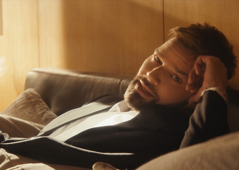 EL ARTISTA GLOBAL RICKY MARTIN LANZA EL ESPERADO SINGLE Y VIDEO «OTRA NOCHE EN L.A.»